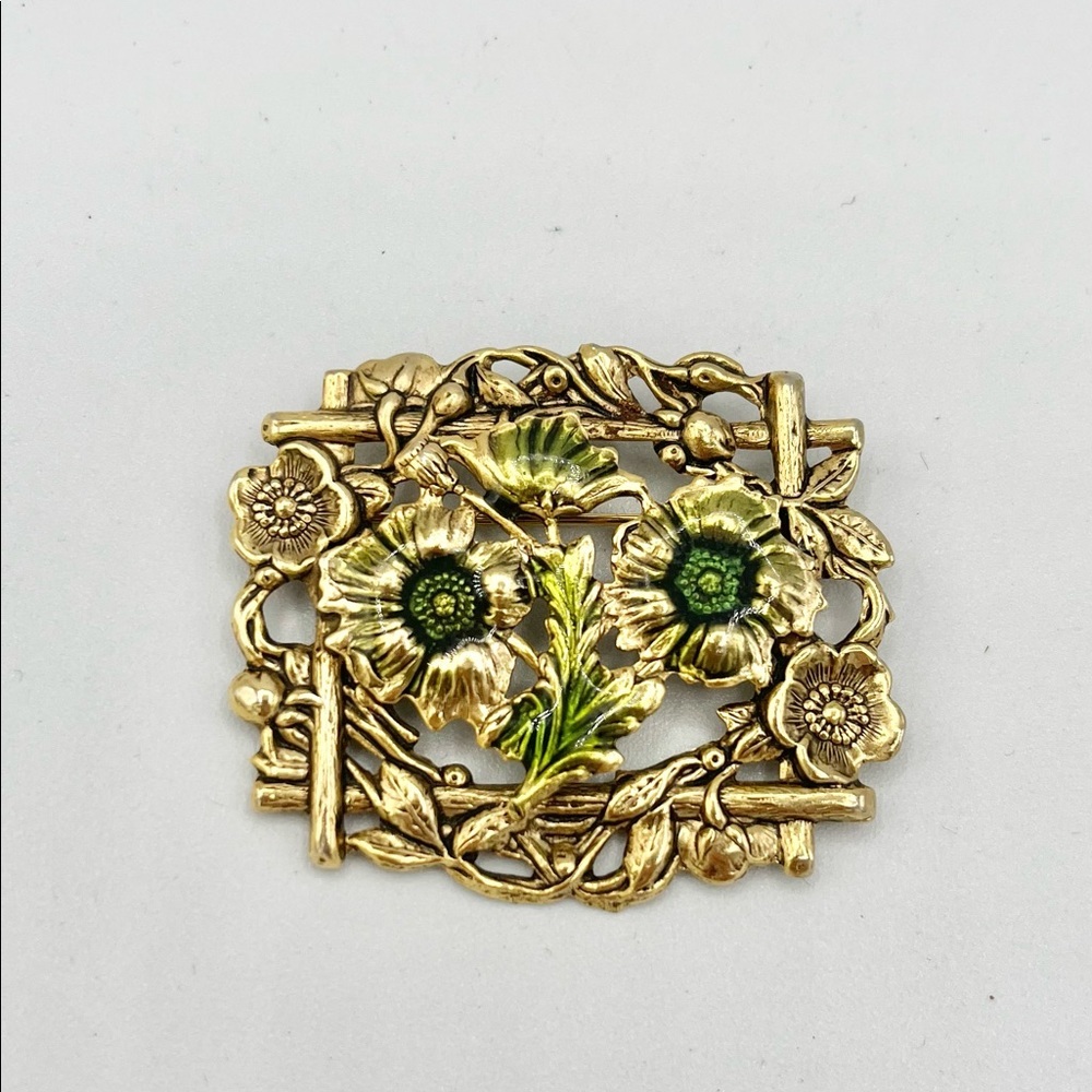 Vintage Gold Toned Floral Brooch hint of Green Rectangle EUC 2”L